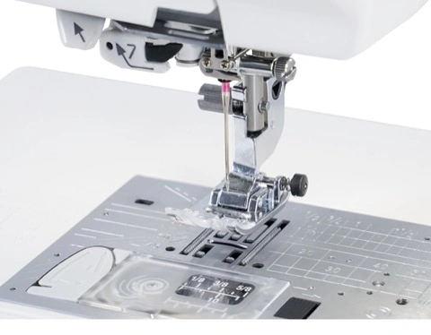 Janome Horizon 9410QC built-in Superior Needle Threader 2 and 7-piece feed dog system configuration near Clayton, NC.