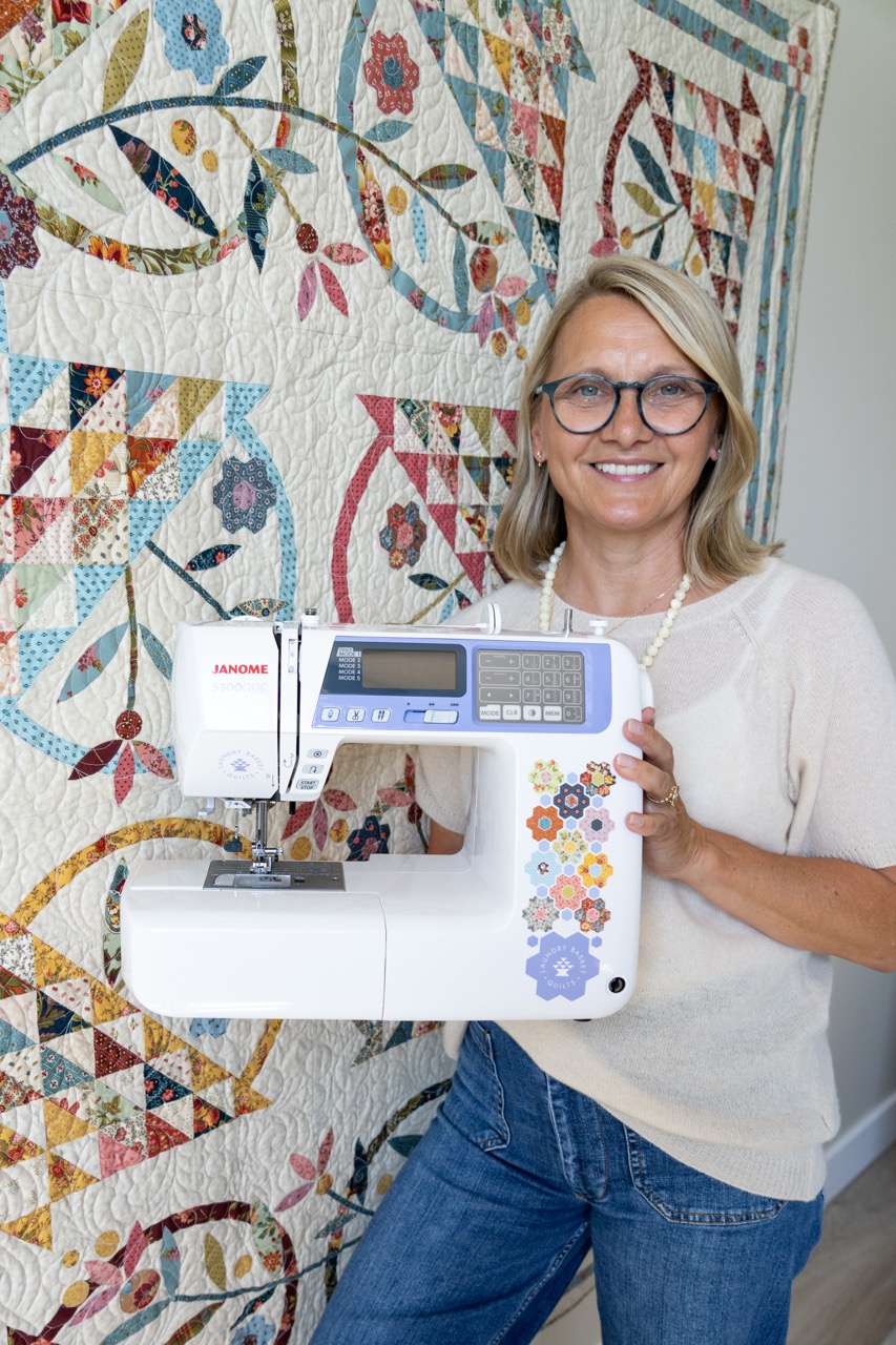 Janome 5300QDC Laundry Basket Quilts Special Edition